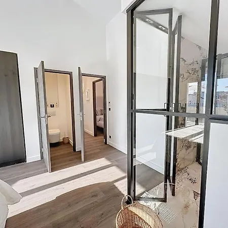Apartment 79m2 Penthouse, Palais Et Plages A 400m & 5mn *